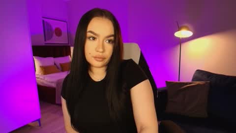 Snapshot of tinafox_ chatting on February 12, 2026, 8:20 am hi im curvy babyface girlie Tina online show from February 12, 2026, 8:20 am