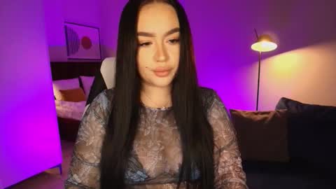 Snapshot of tinafox_ chatting on February 18, 2026, 8:21 am hi im curvy babyface girlie Tina online show from February 18, 2026, 8:21 am