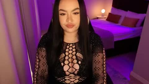 Snapshot of tinafox_ chatting on February 27, 2026, 1:33 pm hi im curvy babyface girlie Tina online show from February 27, 2026, 1:33 pm