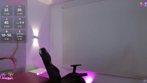 Snapshot of tiny_tay chatting on February 24, 2026, 11:41 am tiny_tay online show from February 24, 2026, 11:41 am