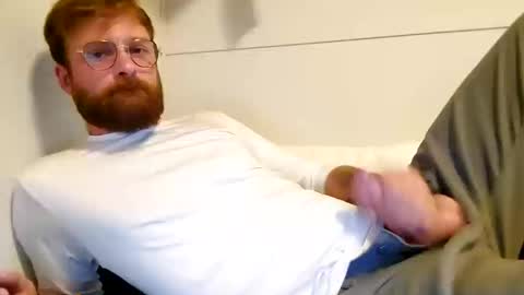 Snapshot of toffbuck chatting on October 13, 2025, 11:27 pm ToffBuck online show from October 13, 2025, 11:27 pm