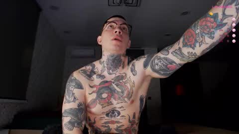 Snapshot of tom__ice chatting on January 18, 2026, 2:04 am tom__ice online show from January 18, 2026, 2:04 am