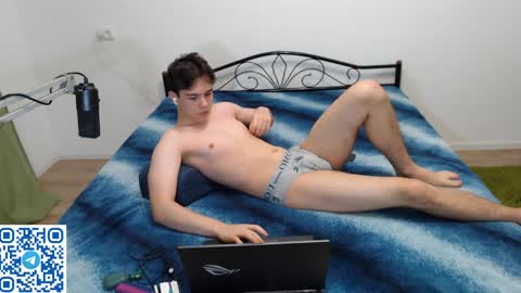 Snapshot of tom_er0s chatting on January 7, 2025, 3:24 am Tom online show from January 7, 2025, 3:24 am