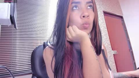 Snapshot of torres_karla chatting on November 9, 2025, 8:23 am karla online show from November 9, 2025, 8:23 am