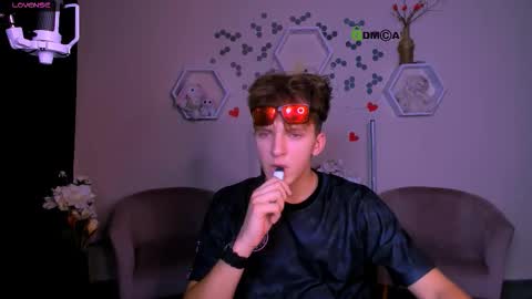 Travis online show from September 22, 2025, 7:16 pm