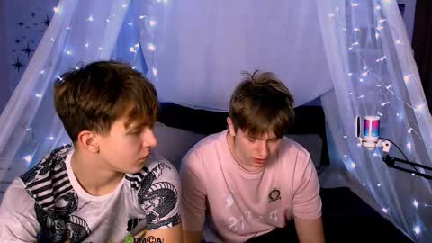 Travis online show from October 1, 2025, 7:42 pm