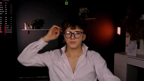 Travis online show from October 7, 2025, 7:22 pm