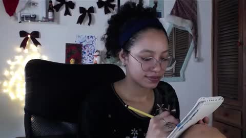 Snapshot of treasuresz chatting on December 4, 2024, 5:00 pm Emily online show from December 4, 2024, 5:00 pm