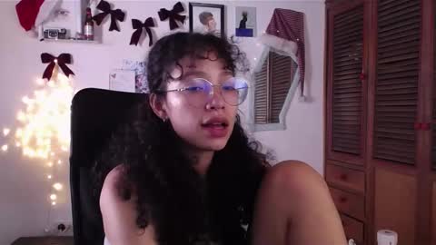 Snapshot of treasuresz chatting on December 12, 2024, 5:37 pm Emily online show from December 12, 2024, 5:37 pm