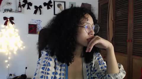 Snapshot of treasuresz chatting on December 19, 2024, 2:13 pm Emily online show from December 19, 2024, 2:13 pm