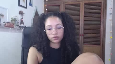 Snapshot of treasuresz chatting on January 28, 2025, 3:35 pm Emily online show from January 28, 2025, 3:35 pm