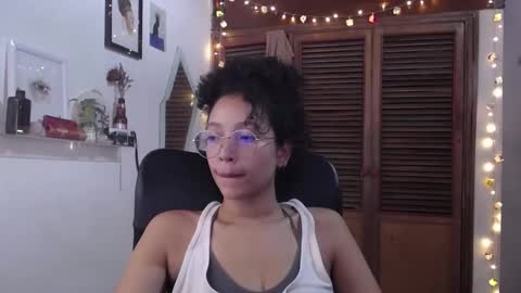 Snapshot of treasuresz chatting on February 6, 2025, 8:34 pm Emily online show from February 6, 2025, 8:34 pm