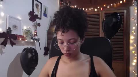 Snapshot of treasuresz chatting on February 10, 2025, 10:09 pm Emily online show from February 10, 2025, 10:09 pm