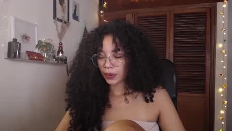 Snapshot of treasuresz chatting on March 5, 2025, 5:50 pm Emily online show from March 5, 2025, 5:50 pm