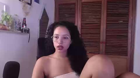 Snapshot of treasuresz chatting on September 9, 2025, 1:43 pm Emily online show from September 9, 2025, 1:43 pm