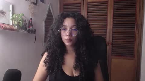 Snapshot of treasuresz chatting on September 25, 2025, 11:52 pm Emily online show from September 25, 2025, 11:52 pm