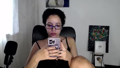 Snapshot of treasuresz chatting on January 5, 2026, 7:39 pm Emily online show from January 5, 2026, 7:39 pm