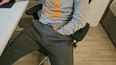 tree1989 online show from January 6, 2025, 11:52 pm