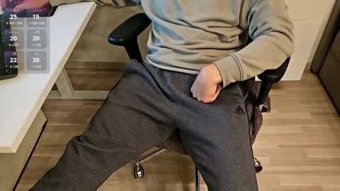 tree1989 online show from September 30, 2025, 6:13 pm