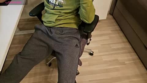 tree1989 online show from October 20, 2025, 7:03 pm