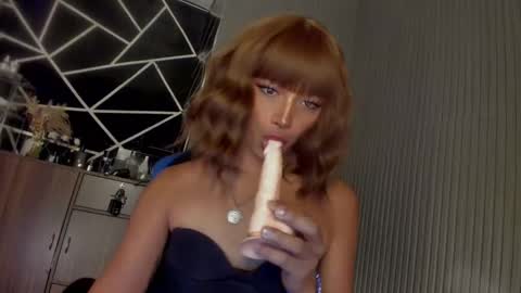 Ms Ella online show from January 13, 2025, 2:00 pm