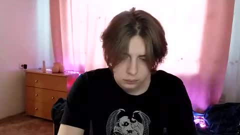 Snapshot of trypophob1a chatting on January 31, 2025, 2:37 am Emilum online show from January 31, 2025, 2:37 am