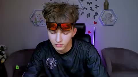 tyler_sparks_ online show from September 18, 2025, 7:38 pm