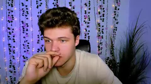 tyler_sparks_ online show from September 21, 2025, 6:42 pm