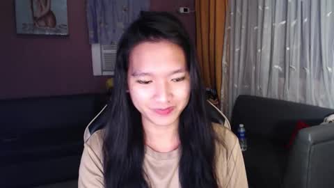 Snapshot of urasian_newra chatting on December 19, 2025, 10:39 pm NEWRA ALLISON online show from December 19, 2025, 10:39 pm