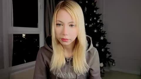 Snapshot of uwu_flower chatting on February 12, 2026, 1:39 pm Chloe online show from February 12, 2026, 1:39 pm