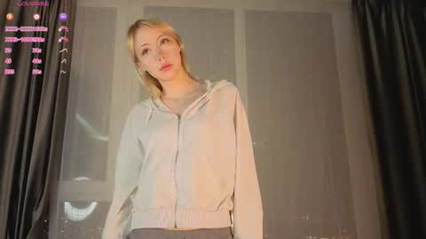 Snapshot of uwu_flower chatting on February 19, 2026, 2:02 pm Chloe online show from February 19, 2026, 2:02 pm