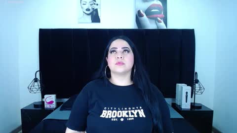 Snapshot of valentina_fox01_ chatting on February 11, 2026, 10:15 pm Valentina online show from February 11, 2026, 10:15 pm