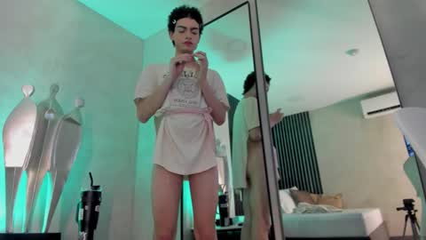 valentinaguerra1 online show from November 6, 2025, 6:14 am