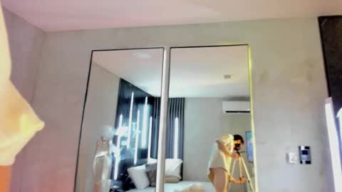 valentinaguerra1 online show from November 7, 2025, 5:40 am