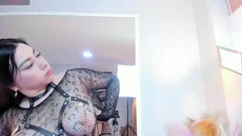 Mia  online show from February 1, 2026, 12:15 pm