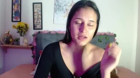 V A L E N T I N I online show from September 21, 2025, 7:59 pm