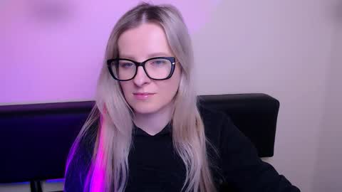 Snapshot of vanillaex_ chatting on February 3, 2026, 8:52 am Mia online show from February 3, 2026, 8:52 am