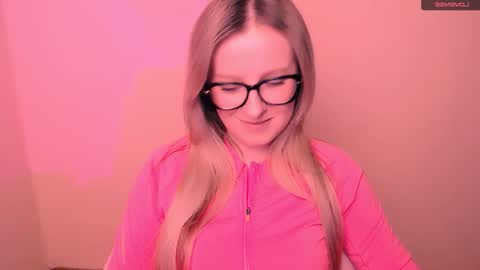 Snapshot of vanillaex_ chatting on February 21, 2026, 5:03 pm Mia online show from February 21, 2026, 5:03 pm