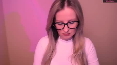 Snapshot of vanillaex_ chatting on March 1, 2026, 6:10 pm Mia online show from March 1, 2026, 6:10 pm