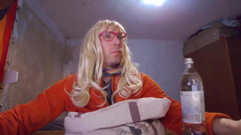 Snapshot of vanya101 chatting on January 14, 2025, 2:50 am Vanya Gold online show from January 14, 2025, 2:50 am