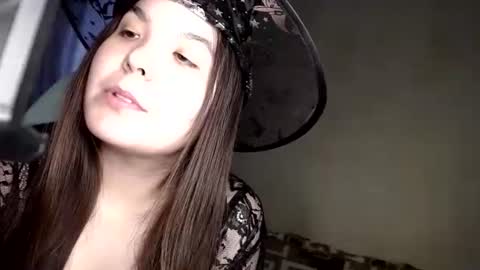 Snapshot of var_kiss chatting on November 1, 2025, 9:44 am Var Kiss online show from November 1, 2025, 9:44 am