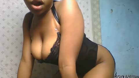 Snapshot of verolla31 chatting on September 24, 2025, 6:33 pm verolla31 online show from September 24, 2025, 6:33 pm