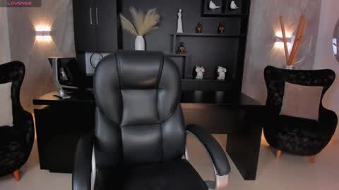 Vero online show from February 8, 2025, 7:27 pm