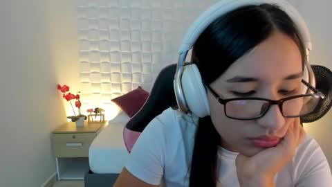 Snapshot of victoria_243 chatting on February 18, 2026, 4:08 am victoria online show from February 18, 2026, 4:08 am