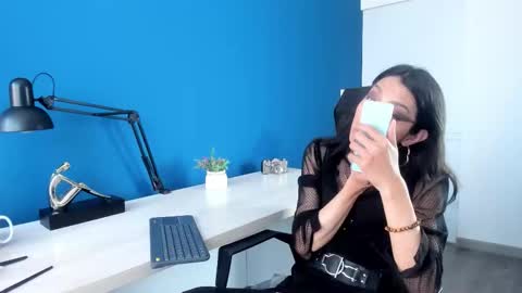 Victoria online show from December 15, 2025, 3:05 pm