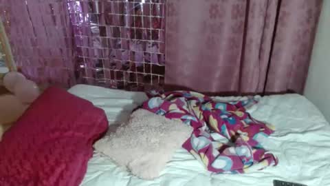 VICKY online show from February 23, 2025, 8:44 pm