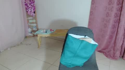 VICKY online show from March 7, 2025, 4:33 pm