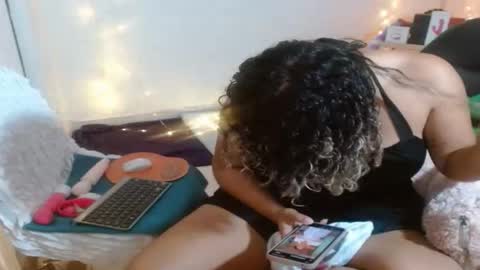 VICKY online show from December 18, 2025, 12:06 am