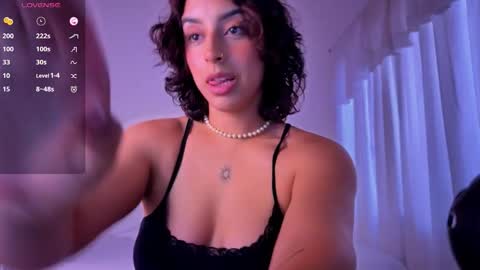 Snapshot of victoriaamelie chatting on February 28, 2026, 8:43 pm victoriaamelie online show from February 28, 2026, 8:43 pm