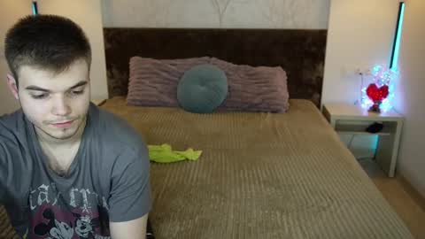 Snapshot of vikki_and_george chatting on October 13, 2025, 9:48 pm vikki and george online show from October 13, 2025, 9:48 pm